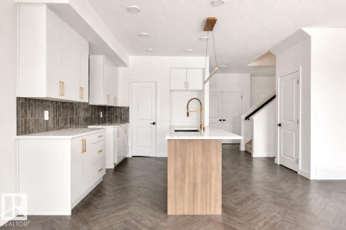 1723 Crossbill Loop, Edmonton, AB - Indoor Photo Showing Kitchen With Upgraded Kitchen
