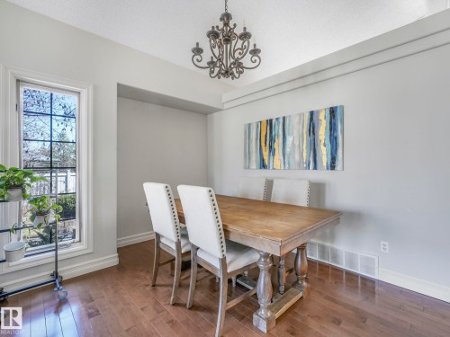 160 Carlson Close, Edmonton, AB - Indoor Photo Showing Dining Room