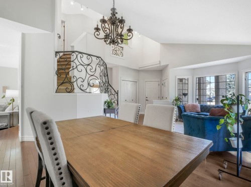 160 Carlson Close, Edmonton, AB - Indoor Photo Showing Dining Room