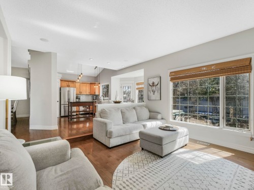 160 Carlson Close, Edmonton, AB - Indoor Photo Showing Living Room