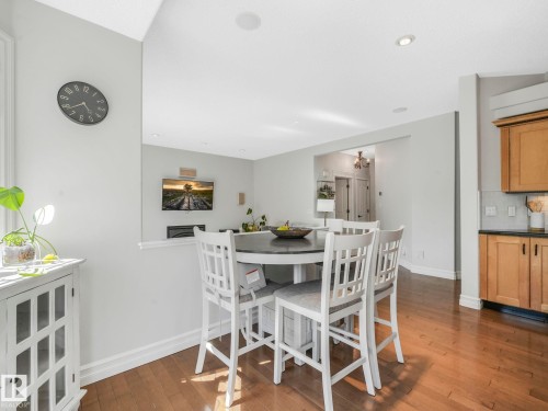 160 Carlson Close, Edmonton, AB - Indoor Photo Showing Dining Room