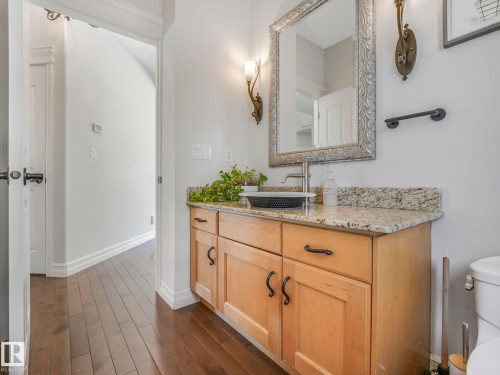 160 Carlson Close, Edmonton, AB - Indoor Photo Showing Bathroom