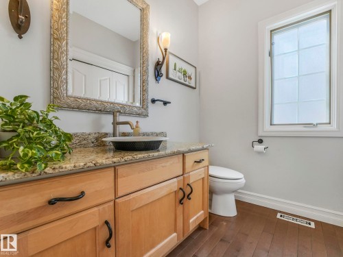 160 Carlson Close, Edmonton, AB - Indoor Photo Showing Bathroom