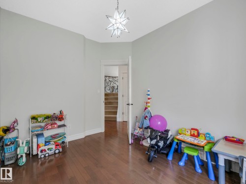 160 Carlson Close, Edmonton, AB - Indoor
