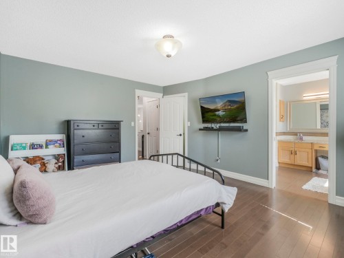 160 Carlson Close, Edmonton, AB - Indoor Photo Showing Bedroom