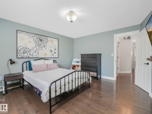 160 Carlson Close, Edmonton, AB - Indoor Photo Showing Bedroom