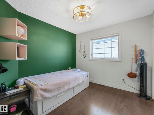 160 Carlson Close, Edmonton, AB - Indoor Photo Showing Bedroom