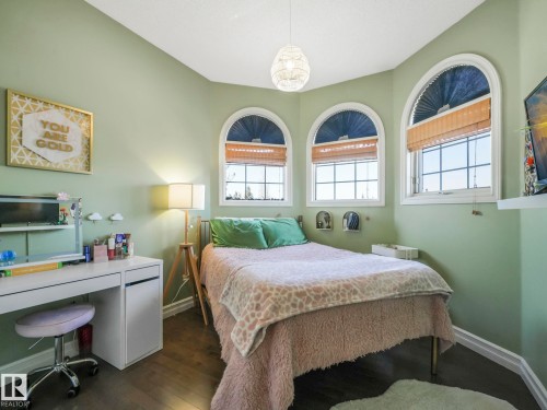 160 Carlson Close, Edmonton, AB - Indoor Photo Showing Bedroom