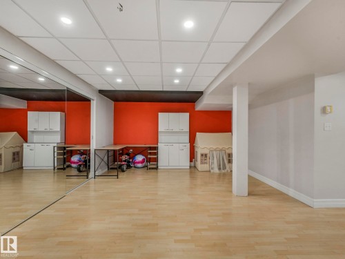 160 Carlson Close, Edmonton, AB - Indoor