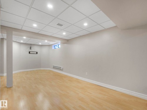 160 Carlson Close, Edmonton, AB - Indoor Photo Showing Other Room