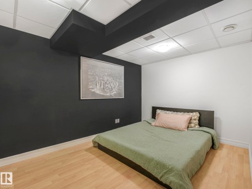 160 Carlson Close, Edmonton, AB - Indoor Photo Showing Bedroom