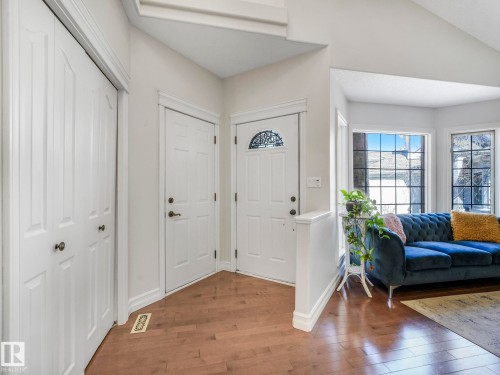 160 Carlson Close, Edmonton, AB - Indoor Photo Showing Other Room