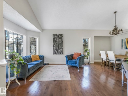 160 Carlson Close, Edmonton, AB - Indoor Photo Showing Living Room