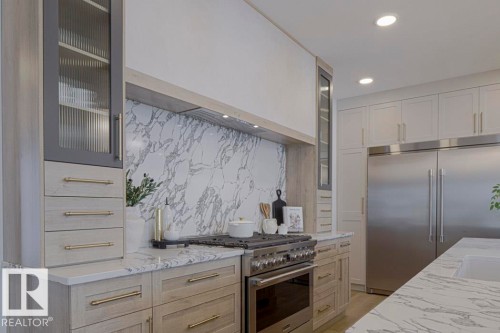 5921 Raven Crescent, Edmonton, AB - Indoor Photo Showing Kitchen