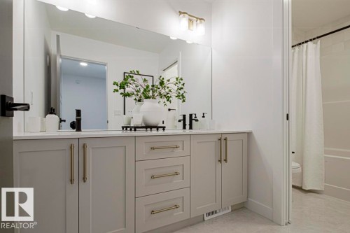 5921 Raven Crescent, Edmonton, AB - Indoor Photo Showing Other Room