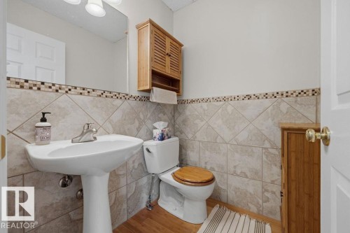 17624 96 Avenue, Edmonton, AB - Indoor Photo Showing Bathroom
