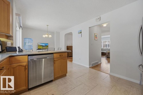 17624 96 Avenue, Edmonton, AB - Indoor Photo Showing Kitchen