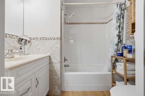 17624 96 Avenue, Edmonton, AB - Indoor Photo Showing Bathroom