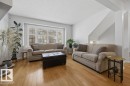 17624 96 Avenue, Edmonton, AB  - Indoor Photo Showing Living Room 