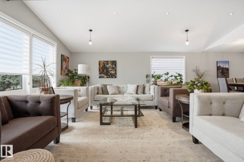 13904 86 Avenue, Edmonton, AB - Indoor Photo Showing Living Room