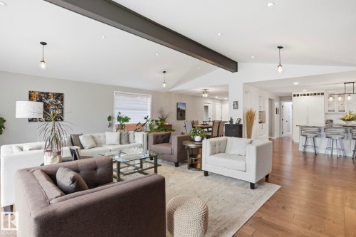13904 86 Avenue, Edmonton, AB - Indoor Photo Showing Living Room