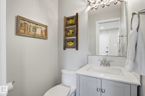 13904 86 Avenue, Edmonton, AB - Indoor Photo Showing Bathroom