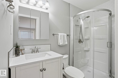 13904 86 Avenue, Edmonton, AB - Indoor Photo Showing Bathroom
