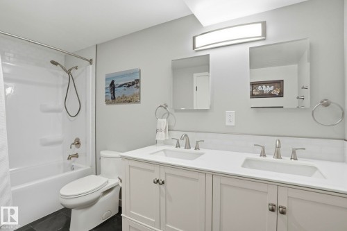 13904 86 Avenue, Edmonton, AB - Indoor Photo Showing Bathroom
