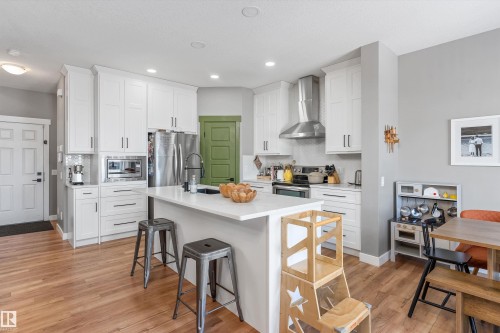 8355 Ellis Crescent, Edmonton, AB - Indoor Photo Showing Kitchen With Upgraded Kitchen
