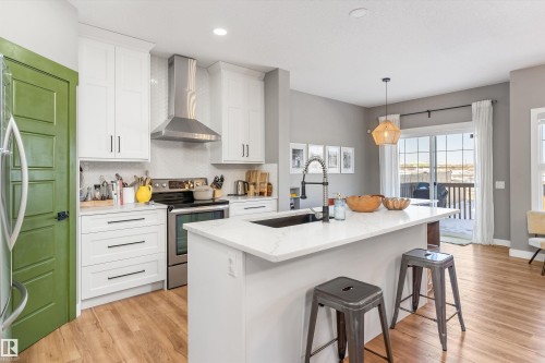 8355 Ellis Crescent, Edmonton, AB - Indoor Photo Showing Kitchen With Upgraded Kitchen