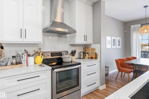 8355 Ellis Crescent, Edmonton, AB - Indoor Photo Showing Kitchen