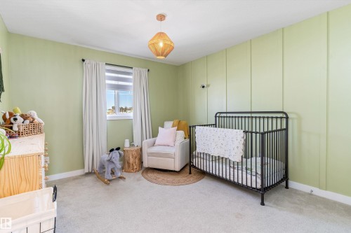 8355 Ellis Crescent, Edmonton, AB - Indoor Photo Showing Bedroom