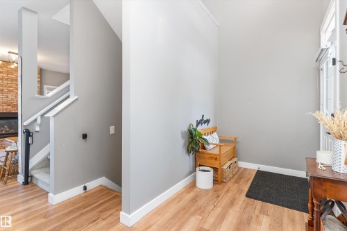 8355 Ellis Crescent, Edmonton, AB - Indoor