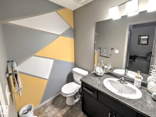 3336 17B Avenue Nw, Edmonton, AB - Indoor Photo Showing Bathroom