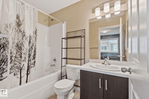 55 1030 Chappelle Boulevard, Edmonton, AB - Indoor Photo Showing Bathroom
