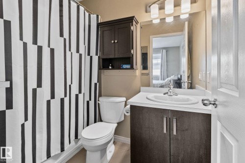 55 1030 Chappelle Boulevard, Edmonton, AB - Indoor Photo Showing Bathroom