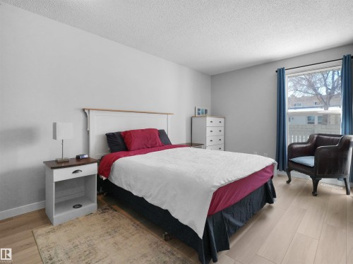 1164 Knottwood Road E, Edmonton, AB - Indoor Photo Showing Bedroom