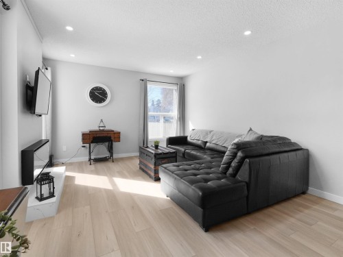 1164 Knottwood Road E, Edmonton, AB - Indoor Photo Showing Living Room