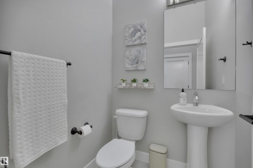 921 Berg Place, Leduc, AB - Indoor Photo Showing Bathroom