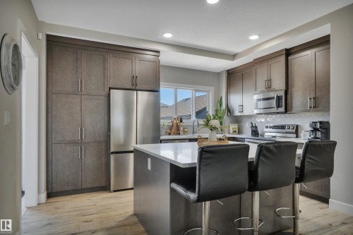 921 Berg Place, Leduc, AB - Indoor Photo Showing Kitchen