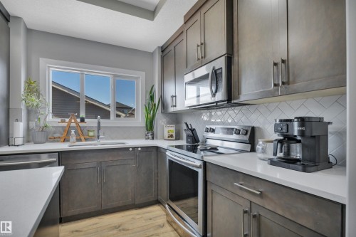 921 Berg Place, Leduc, AB - Indoor Photo Showing Kitchen