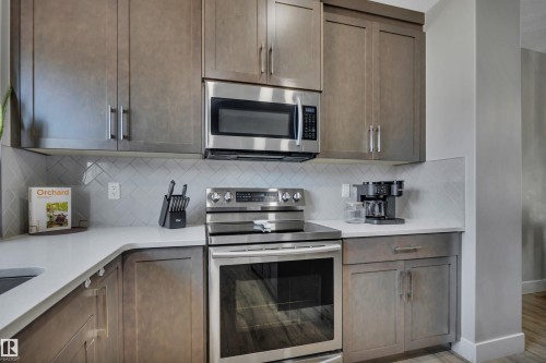 921 Berg Place, Leduc, AB - Indoor Photo Showing Kitchen