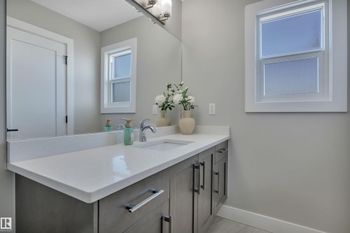 921 Berg Place, Leduc, AB - Indoor Photo Showing Bathroom