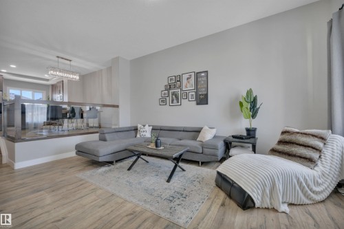 921 Berg Place, Leduc, AB - Indoor Photo Showing Living Room