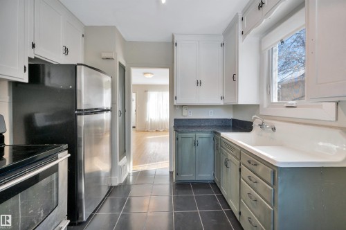 11608 91 Street, Edmonton, AB - Indoor Photo Showing Kitchen