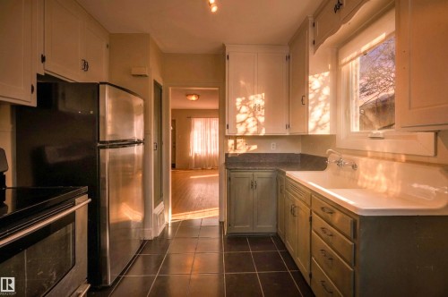 11608 91 Street, Edmonton, AB - Indoor Photo Showing Kitchen