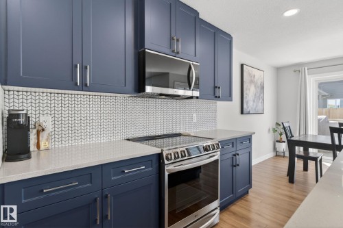 77 Penn Place, Spruce Grove, AB - Indoor Photo Showing Kitchen With Upgraded Kitchen