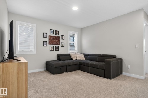 77 Penn Place, Spruce Grove, AB - Indoor Photo Showing Living Room