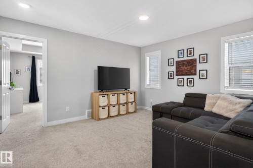 77 Penn Place, Spruce Grove, AB - Indoor Photo Showing Living Room