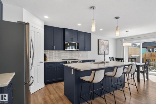 77 Penn Place, Spruce Grove, AB - Indoor Photo Showing Kitchen With Upgraded Kitchen